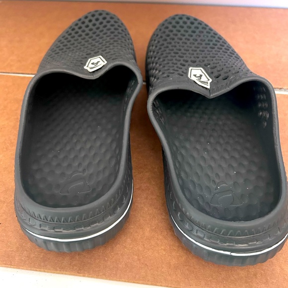 Amoji Unisex Men's 10 Women’s 12 Gray Waterproof Slip-On Shoes - Picture 4 of 5